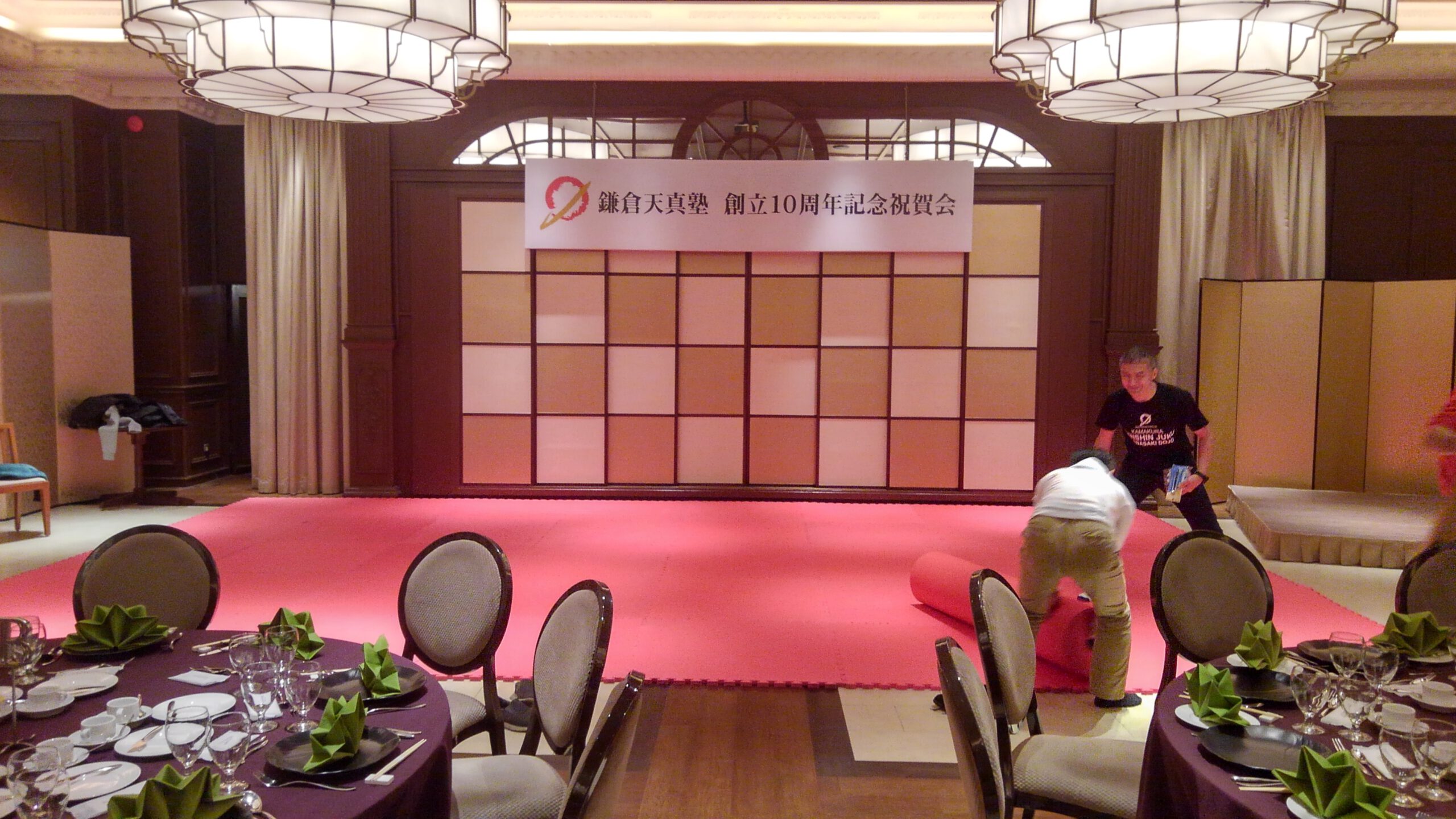 鎌倉にてイベントマットがレンタルされました。実際に設置した様子の写真。