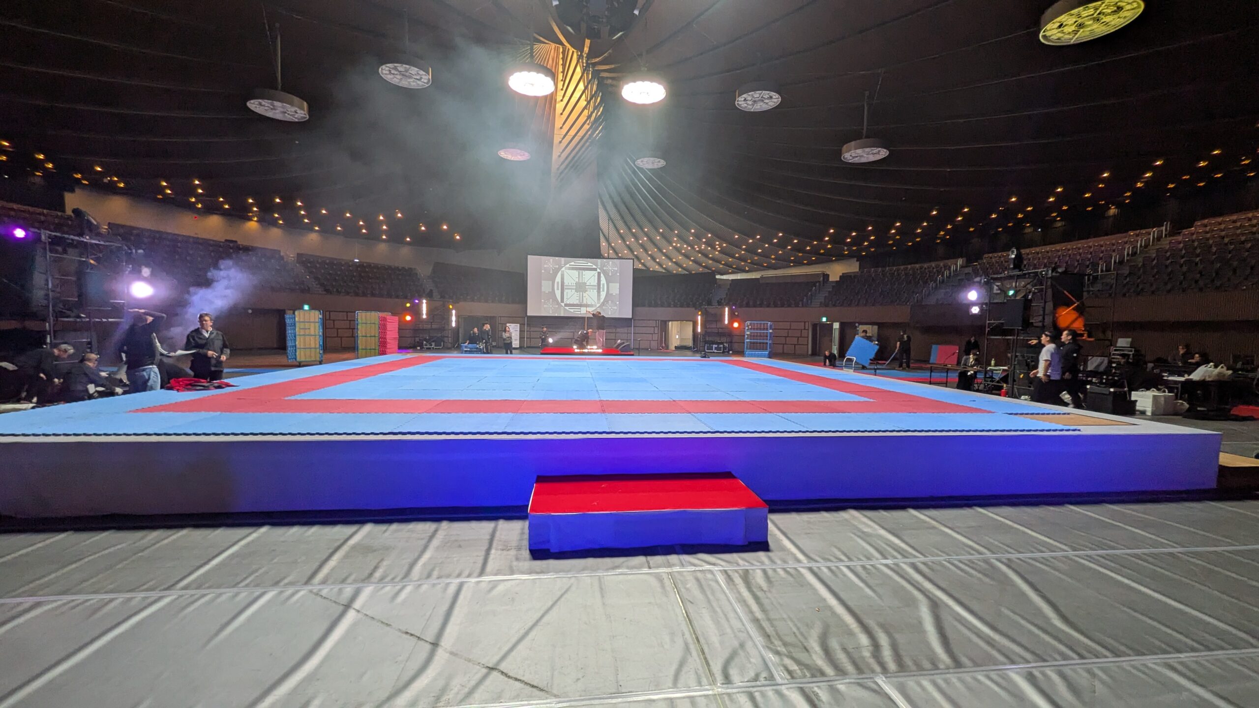 代々木体育館にてジョイントマットがレンタルされました。実際に設置した様子の写真。