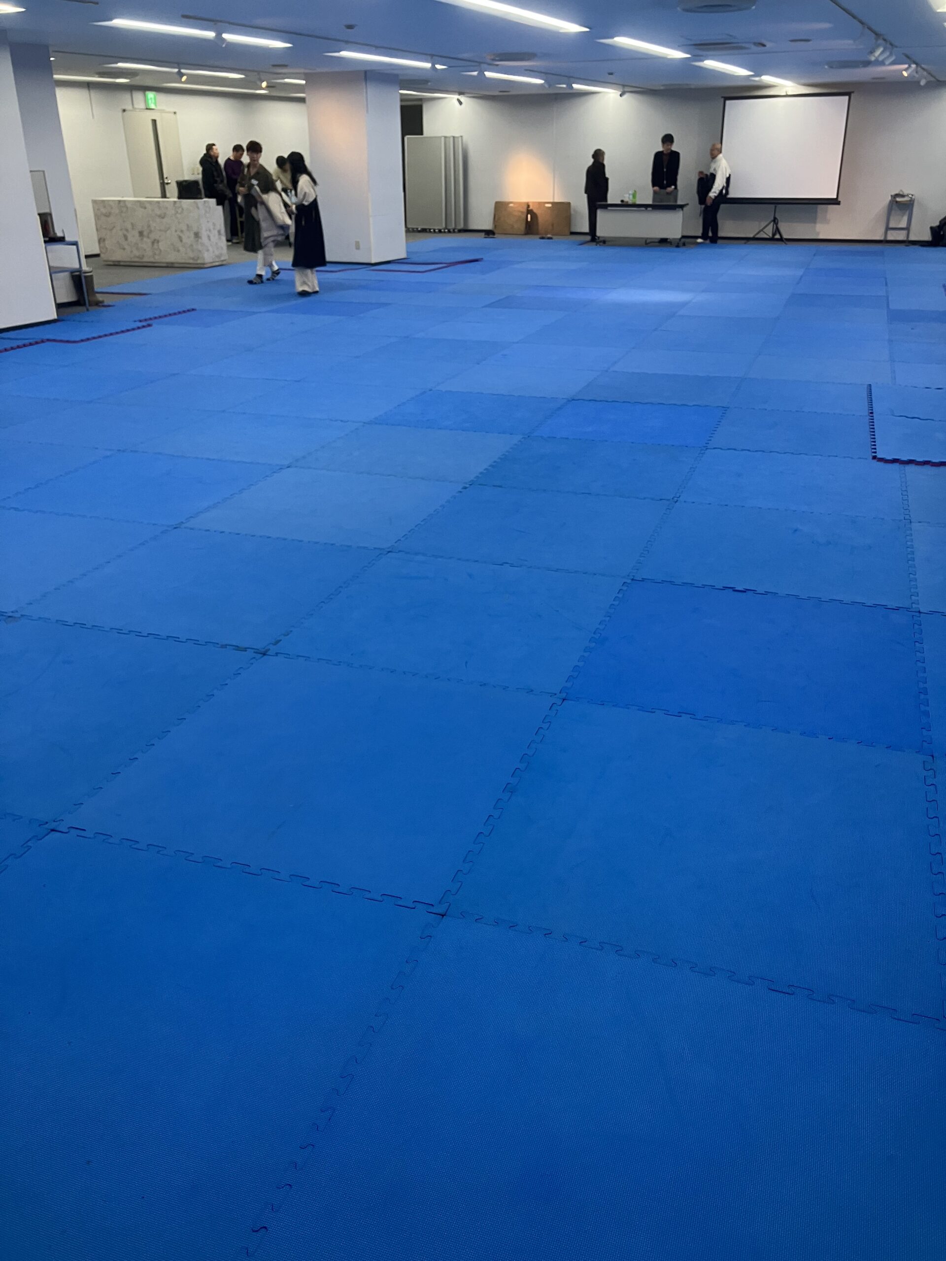 クッションマットがレンタルされました実際に設置した様子の写真。