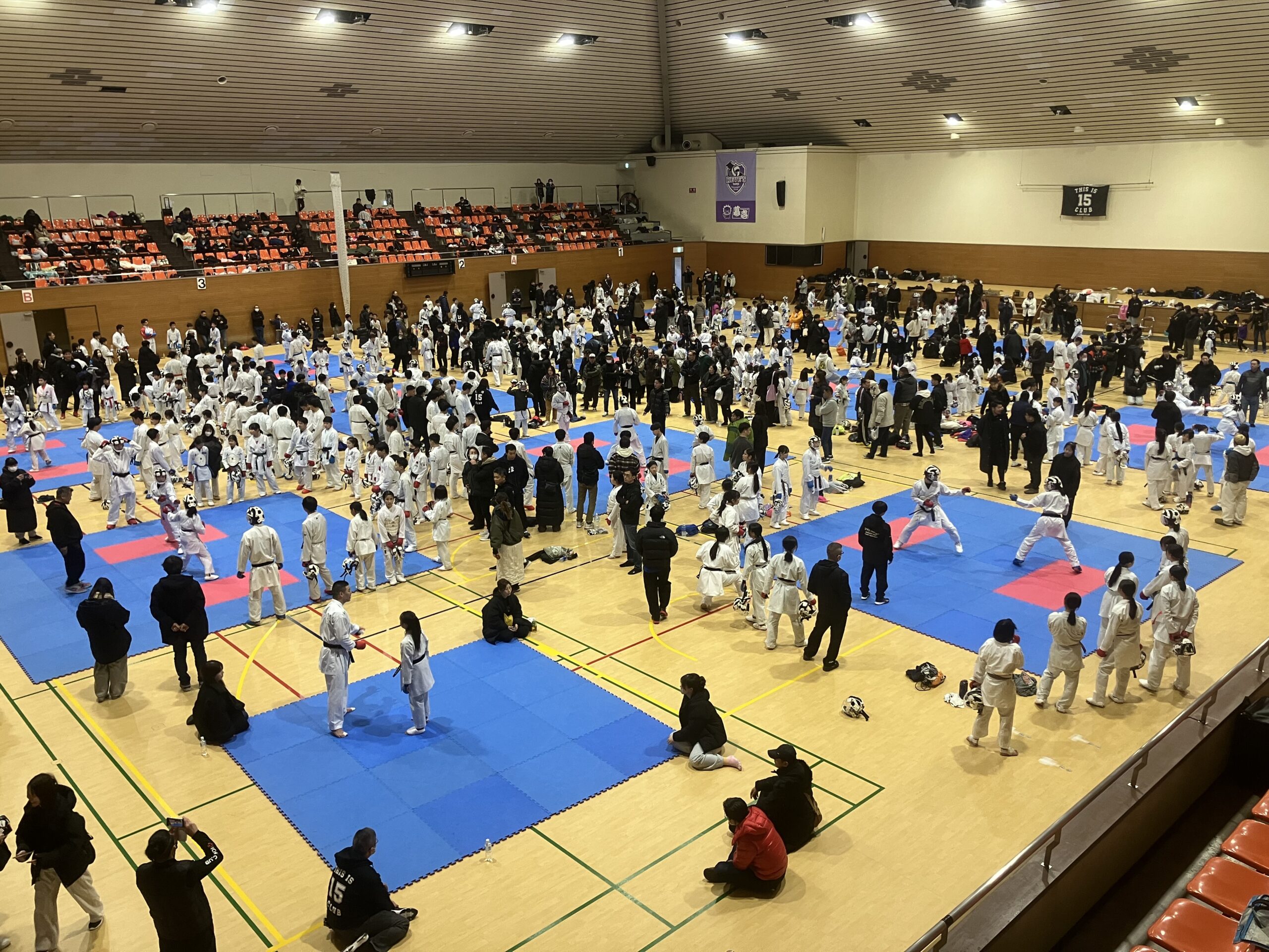 クッションマットがレンタルされました実際に設置した様子の写真。